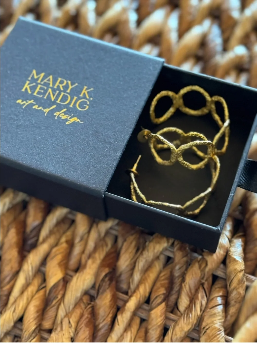 *NEW Rare Mary K. Kendig Gold Textured Open Circle Hoop Earrings